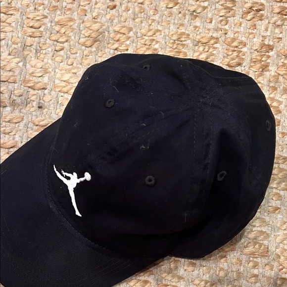 Jordan Black Cap with White Jumpman Logo-Youth - Picture 6 of 7